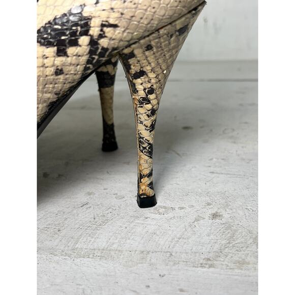 Stuart Weitzman Embossed Snakeskin Leather Pointed Toe Stilettos Pump Beige 8.5 - Picture 6 of 6